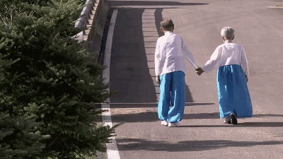 女子出游时突然病发 同伴跪地施救半个小时化险为夷