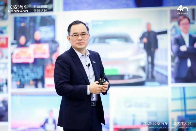 2018两岸智慧装备制造郑州论坛举行签约仪式 17个智慧制造项目签约