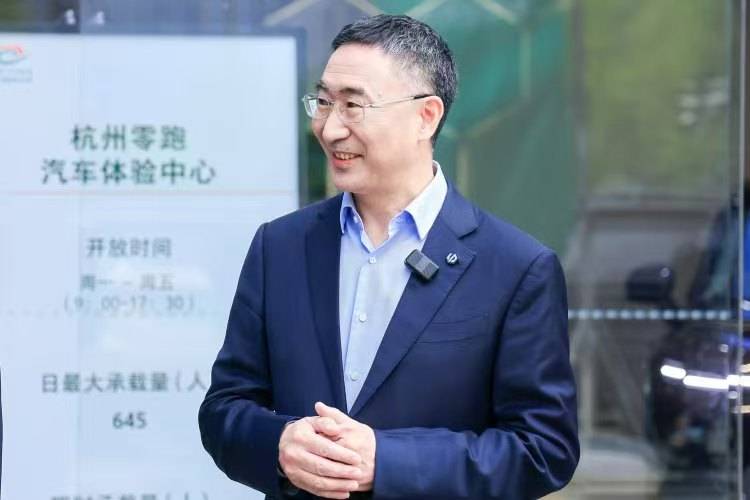 一家两代人70年接力守护烈士忠骨 月工资350元